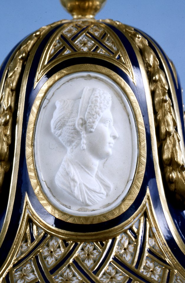 Sèvres Porcelain Manufactory - One of a Pair of Potpourri Vases (Vases ovales Mercure) - Walters 48634 (2)