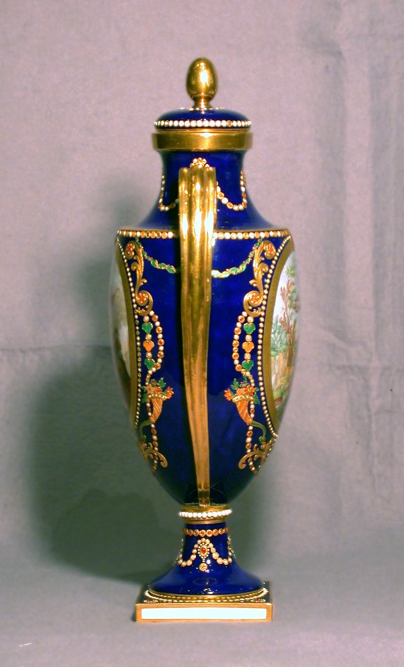 Sèvres Porcelain Manufactory - Oviform Vase (Vase Paris nouvelle forme) - Walters 48568 - Side