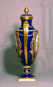Sèvres Porcelain Manufactory - Oviform Vase (Vase Paris nouvelle forme) - Walters 48568 - Side