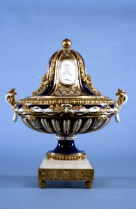 Sèvres Porcelain Manufactory - One of a Pair of Potpourri Vases (Vases ovales Mercure) - Walters 48634 - Back