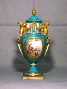 Sèvres Porcelain Manufactory - Vase (Vase colonne de Paris) - Walters 48565