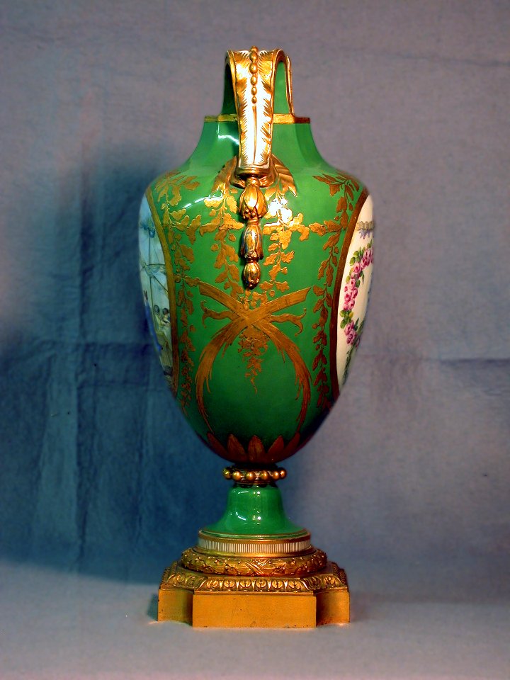 Sèvres Porcelain Manufactory - Vase - Walters 48615 - Profile