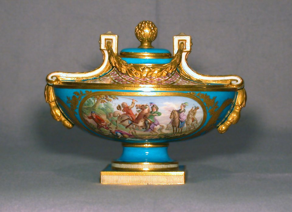 Sèvres Porcelain Manufactory - Vase cassolette Bachelier - Walters 48563