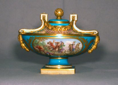 Sèvres Porcelain Manufactory - Vase cassolette Bachelier - Walters 48563