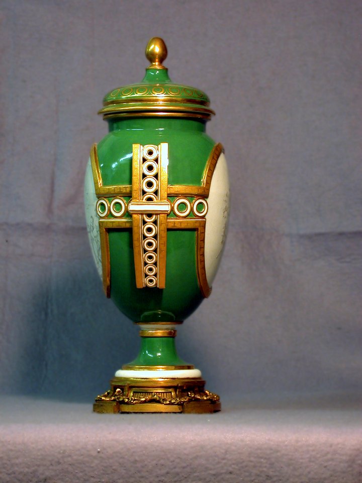 Sèvres Porcelain Manufactory - Vase Depicting the Worship of Flora and Pomona - Walters 48614 - Profile