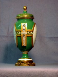 Sèvres Porcelain Manufactory - Vase Depicting the Worship of Flora and Pomona - Walters 48614 - Profile