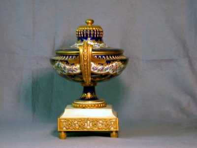 Sèvres Porcelain Manufactory - Vase and Cover on Marble and Gilt Bronze Stand - Walters 48633 - Profile