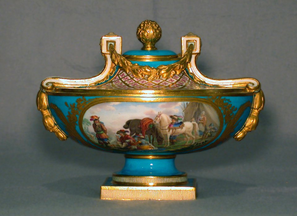 Sèvres Porcelain Manufactory - Vase cassolette Bachelier - Walters 48564