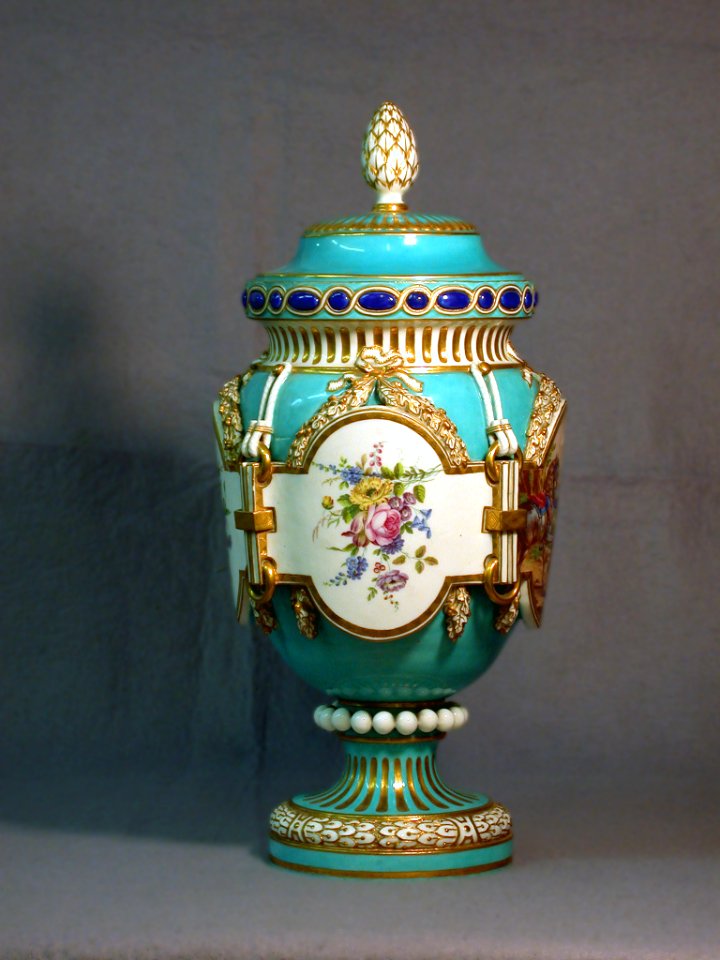 Sèvres Porcelain Manufactory - Vase with Cover - Walters 48572 - View A
