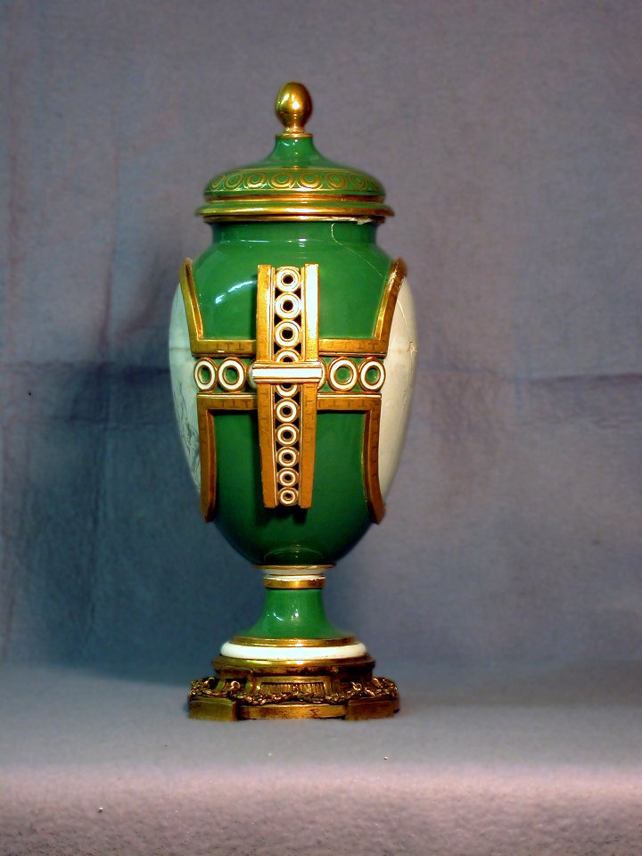 Sèvres Porcelain Manufactory - Vase Depicting the Worship of Flora and Pomona - Walters 48613 - Profile