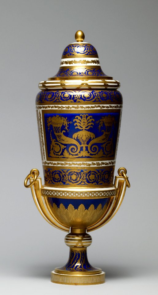 Sèvres Porcelain Manufactory - Vases chinois; vases à pied de globe - Walters 48640 - Back