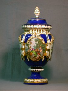 Sèvres Porcelain Manufactory - Vase with Cover - Walters 48574