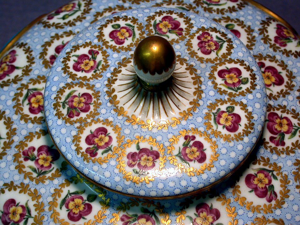 Sèvres Porcelain Manufactory - Vase with Cover - Walters 48954 - Top Detail