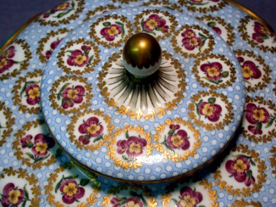 Sèvres Porcelain Manufactory - Vase with Cover - Walters 48954 - Top Detail