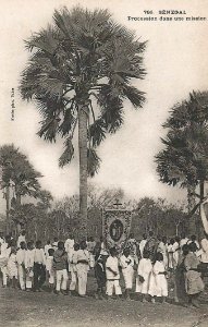 Sénégal-Procession dans une mission (AOF)