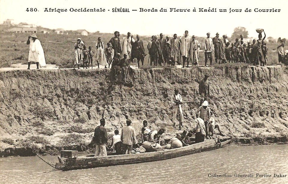Sénégal-Bords du fleuve à Kaédi un jour de courrier (AOF)