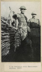 T (Theodore Roosevelt Jr.) in training with Chausseurs Alpins, 1917 LCCN2016651370