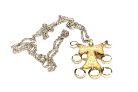 T-formigt kors, striglakors, av förgyllt silver med nio runda, kupiga hängen - Skoklosters slott - 92333 photo