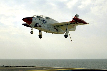 T-2C VT-19 landing aboard USS Forrestal (AVT-59) 1992