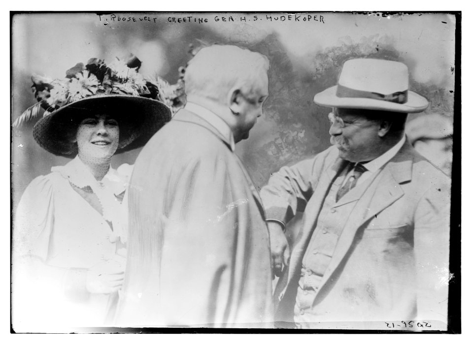 T. Roosevelt greeting Gen. H.S. Hudekoper LCCN2014688345