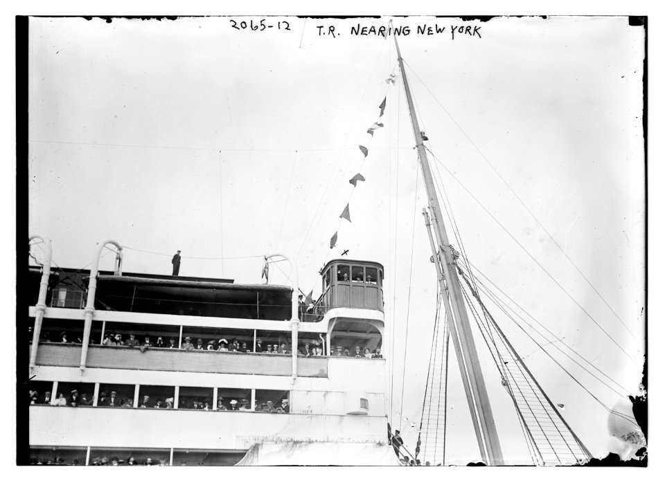 T.R. (Theodore Roosevelt) nearing New York LCCN2014688413