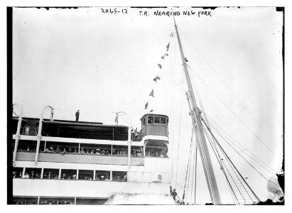 T.R. (Theodore Roosevelt) nearing New York LCCN2014688413