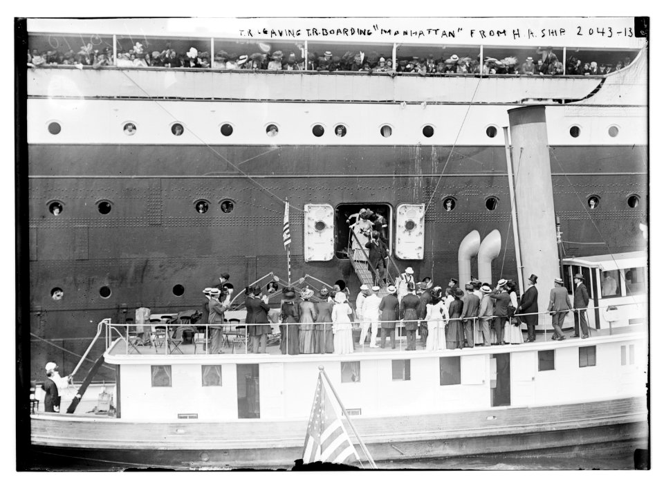 T.R. (Theodore Roosevelt) leaving, T.R. (Theodore Roosevelt) boarding Manhattan from H.A. Ship LCCN2014696645