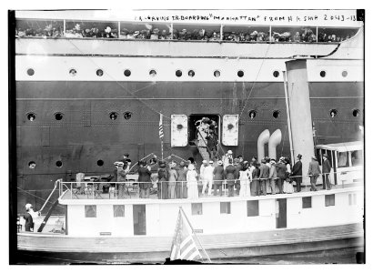 T.R. (Theodore Roosevelt) leaving, T.R. (Theodore Roosevelt) boarding Manhattan from H.A. Ship LCCN2014696645
