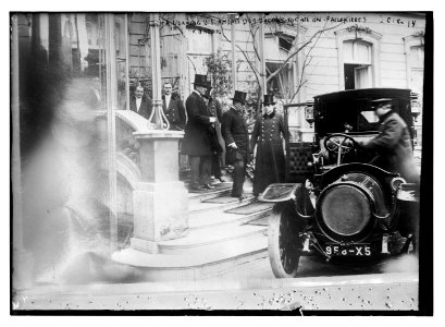 T.R. (Theodore Roosevelt) leaving U.S. Ambassador Bacon's residence to call on Fallerieres LCCN2014688048
