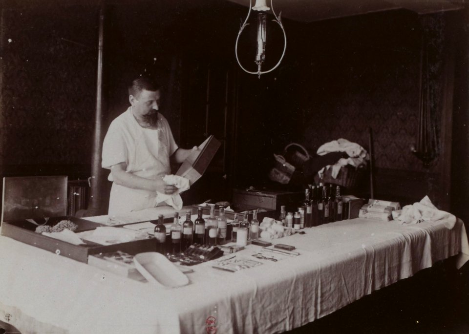 Table de 'Masseur Sportif' en 1903 1
