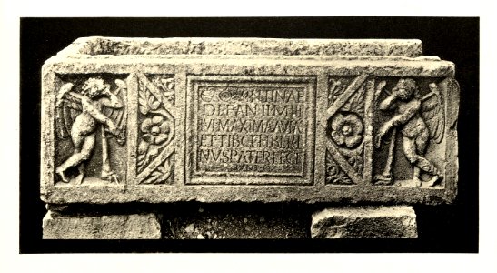 Tafel 056b Salona - Fundstücke Sarkophage - Heliografie Kowalczyk 1909