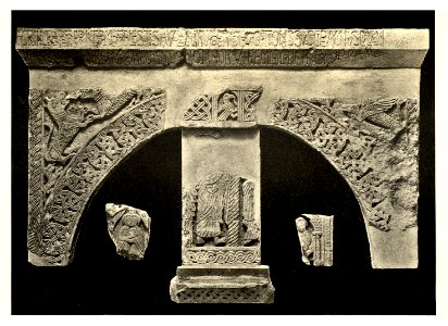 Tafel 071b Zara - Museo S. Donato Bogen und Gesims vom Ziborium der ehem. St. Peter Kirche - Heliografie Kowalczyk 1909