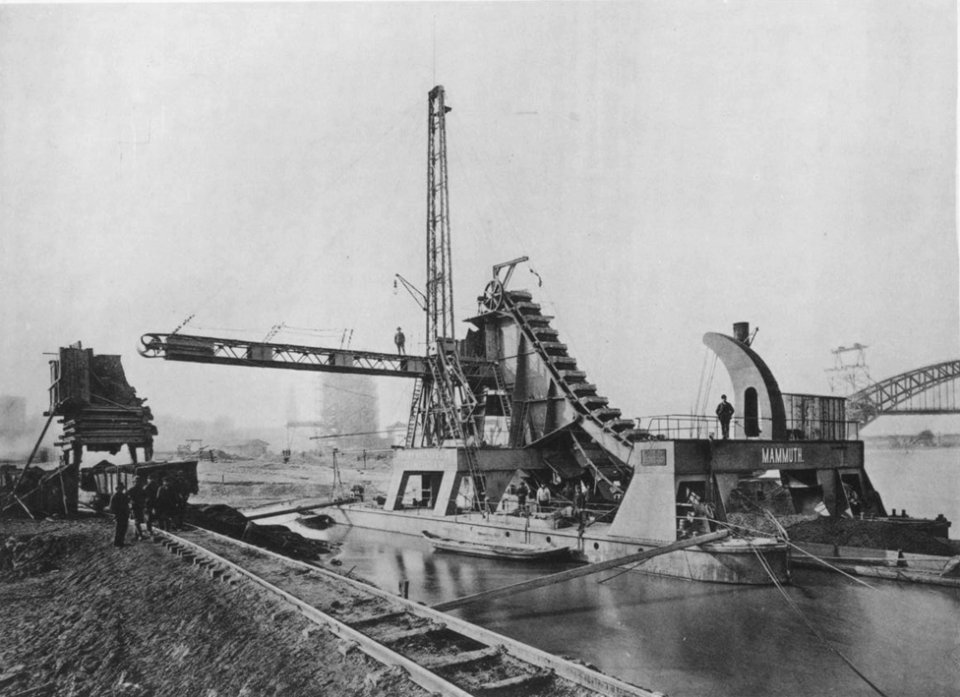 Tafel 13 – Elevator mit Transportband für die Ausschüttung der Bodenmasse am rechten Ufer. 1897 und 1898
