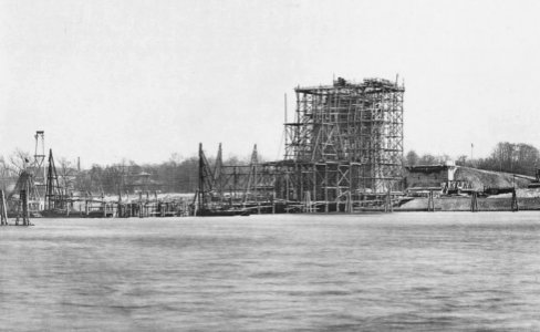 Tafel 19 – Gerüst für den Portalaufbau des rechten Uferpfeilers. März 1898