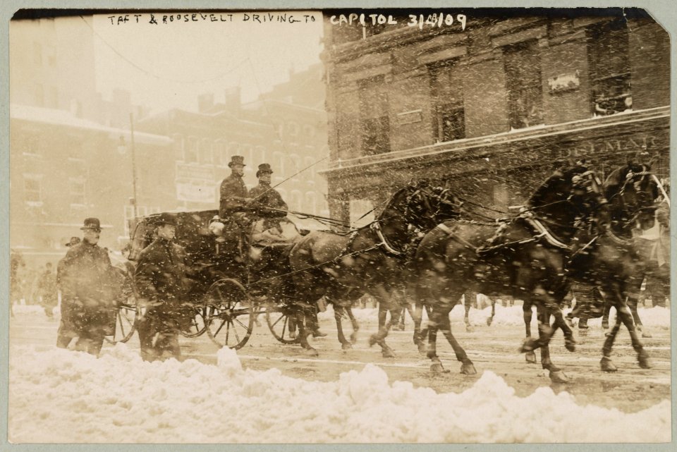 Taft & Roosevelt driving to Capitol, Mar. 4, 1909 LCCN00650956