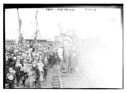 Taft - Northfield (elephant on tracks) LCCN2014682220