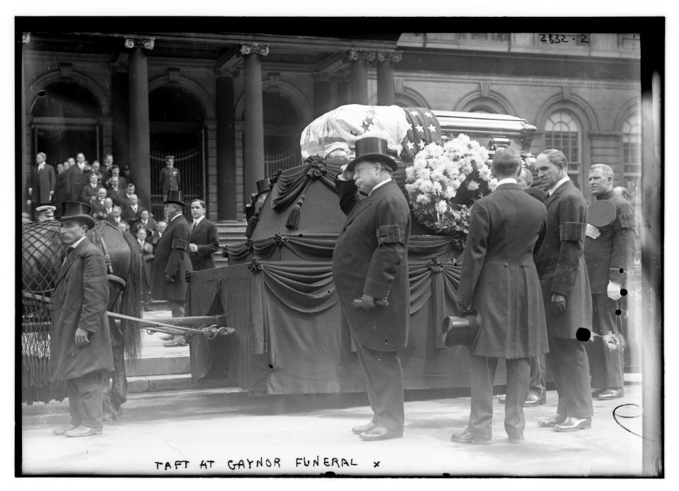 Taft at Gaynor funeral LCCN2014694282