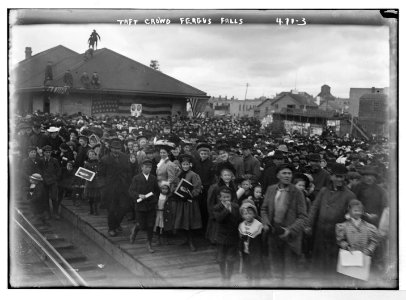 Taft crowd, Fergus Falls LCCN2014682180