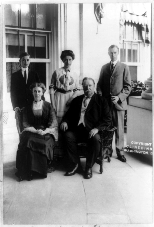 Taft family group, Silver Anniversary, June 18, 1911 LCCN97505479