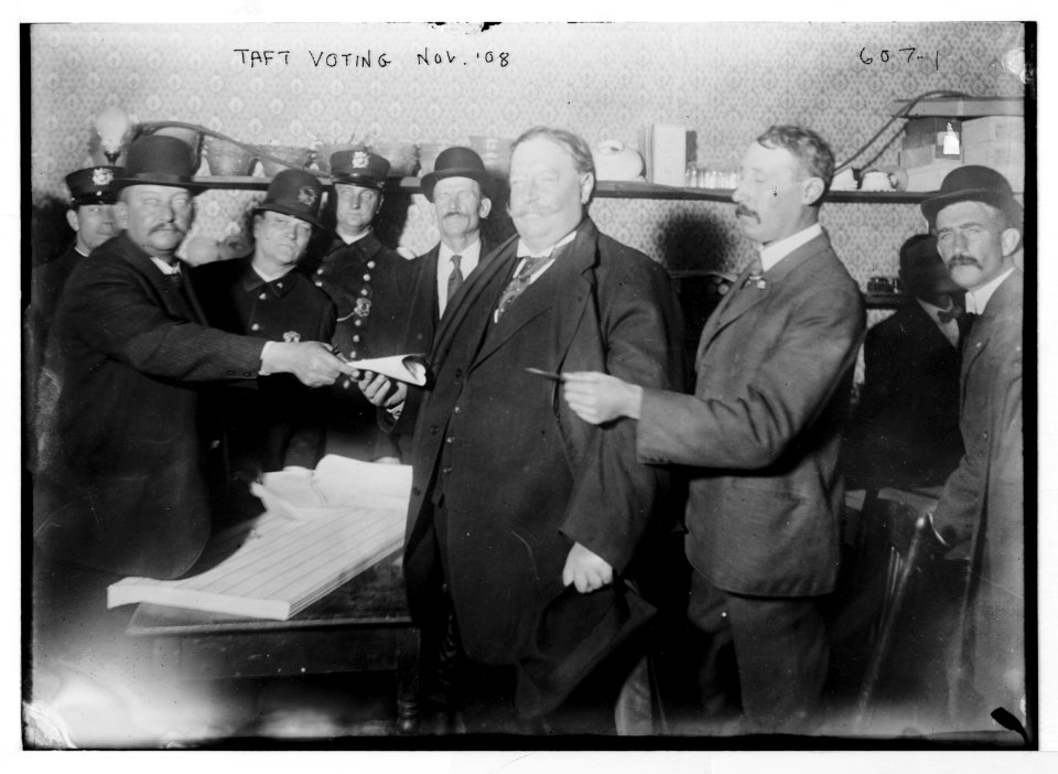 Taft at polls voting LCCN2014682929