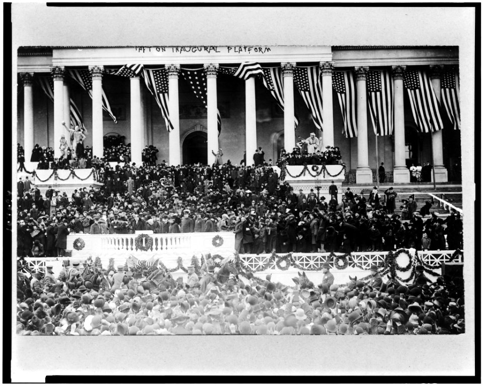 Taft on inaugural platform, after inauguration in Senate chamber, March 4, 1909 LCCN93502326