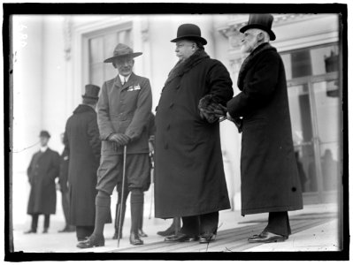 TAFT, WILLIAM HOWARD. WITH SIR ROBERT BADEN-POWELL LCCN2016863511