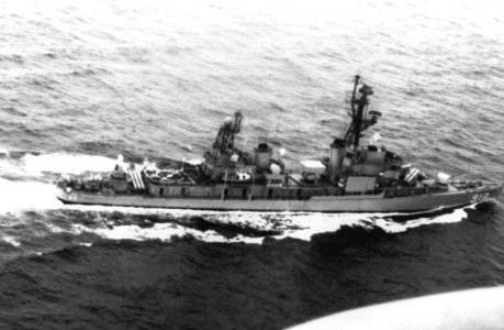 Taiwanese destroyer Chien Yang (DDG-912) underway 1993