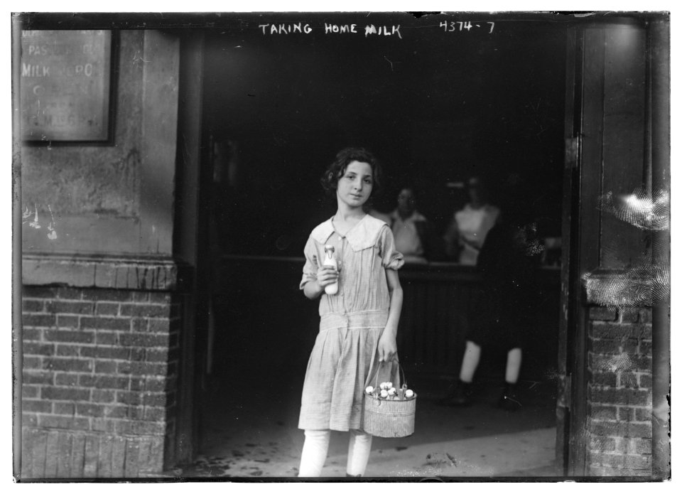 Taking home milk LCCN2014705709