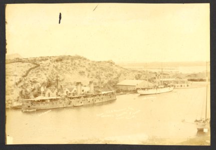 Taking C.C.B. Pocahontas Coal. Maduro's Coaling Station. Curaçao Dutch WI. Also visible- U.S.S. Dubuque R.M. Etruria - BNA-DIG-HARTOG-ALBUM-CURACAO-070