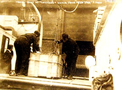 Taking body of RMS Lusitania victim from New York,” May 24, 1915 (30289874106)