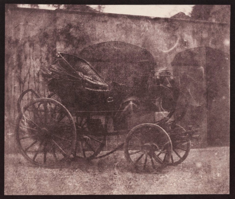 Talbot, William Henry Fox - Talbots Kutsche im Hof von Lacock Abbey (Zeno Fotografie)