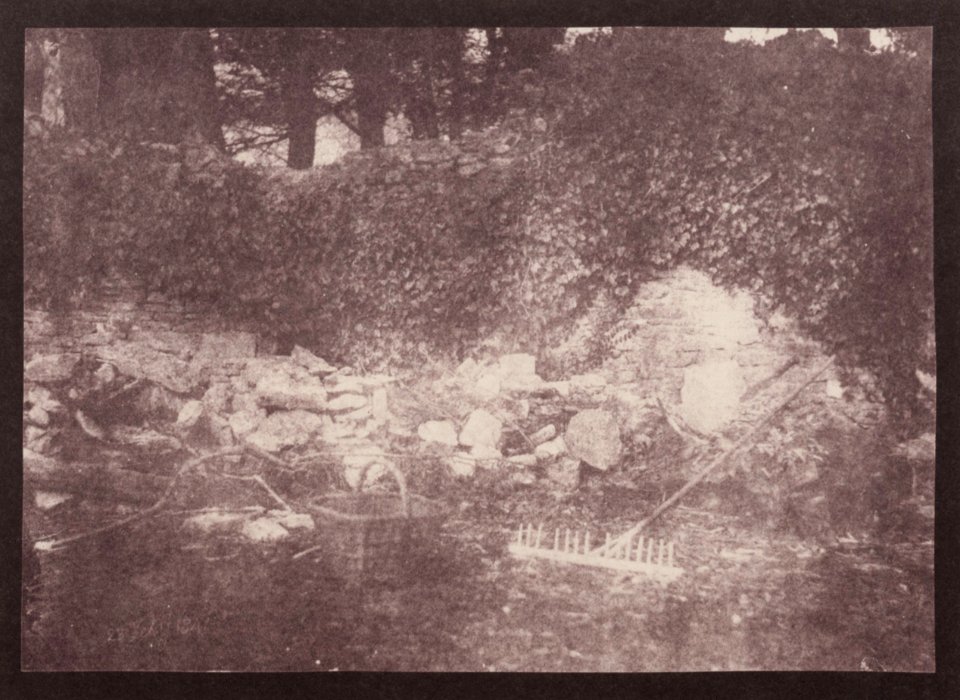 Talbot, William Henry Fox - Korb und Rechen (Zeno Fotografie)