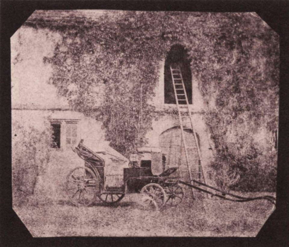 Talbot, William Henry Fox - Kutsche mit Leiter im Hof von Lacock Abbey (Zeno Fotografie)