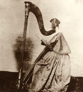 Talbot, William Henry Fox - »Dame an der Harfe«, Miss Horatia Fielding, Halbschwester Talbots (Zeno Fotografie)